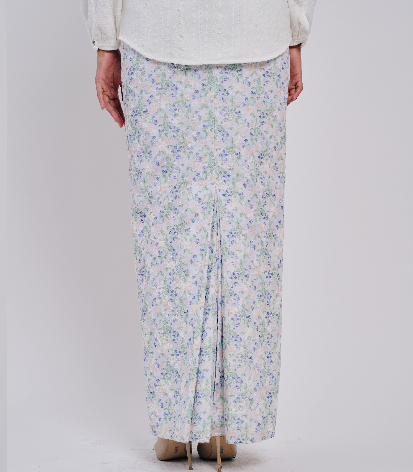 Pulih in White - Image 4