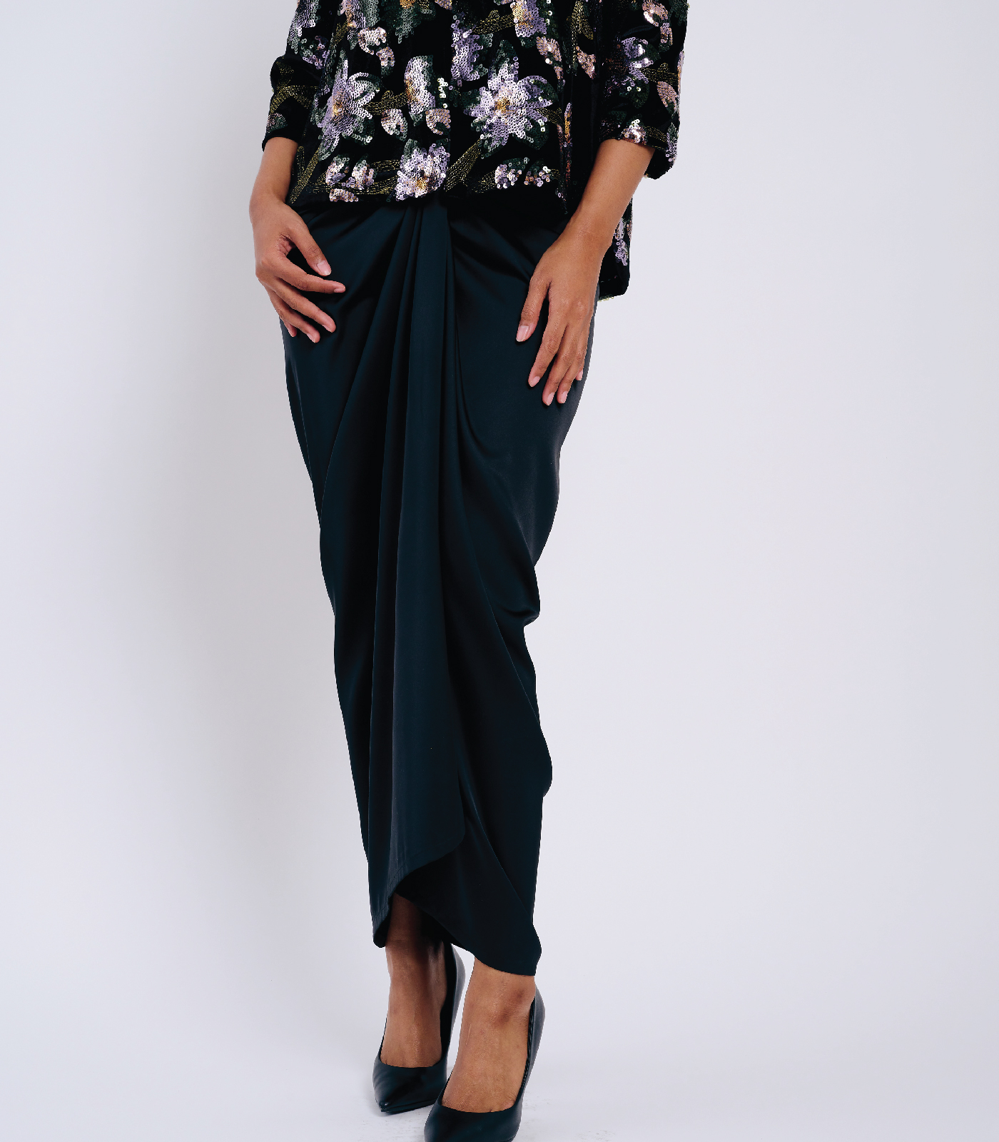 Seri in Black - Image 5